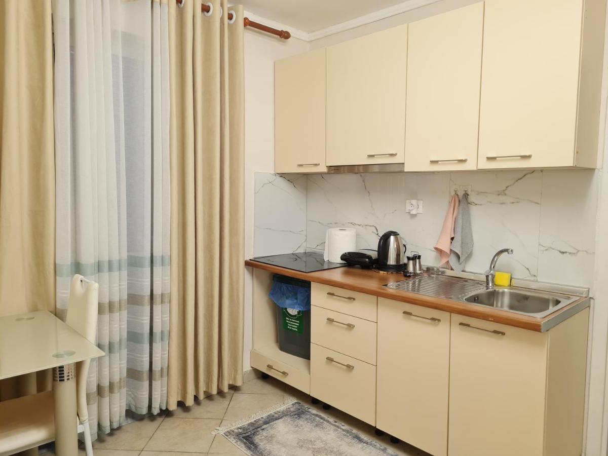 Downtown Boulevard Apartment With A Cute Balcony! Tirana Exterior foto